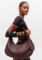 Bolso hobo mediano textura marron
